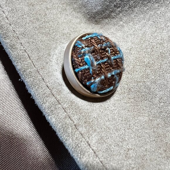 NEW LOOK Edgy Elegance: Quiet Luxury Tan Suede Blazer Flattering & Sophisticated - Picture 4 of 16